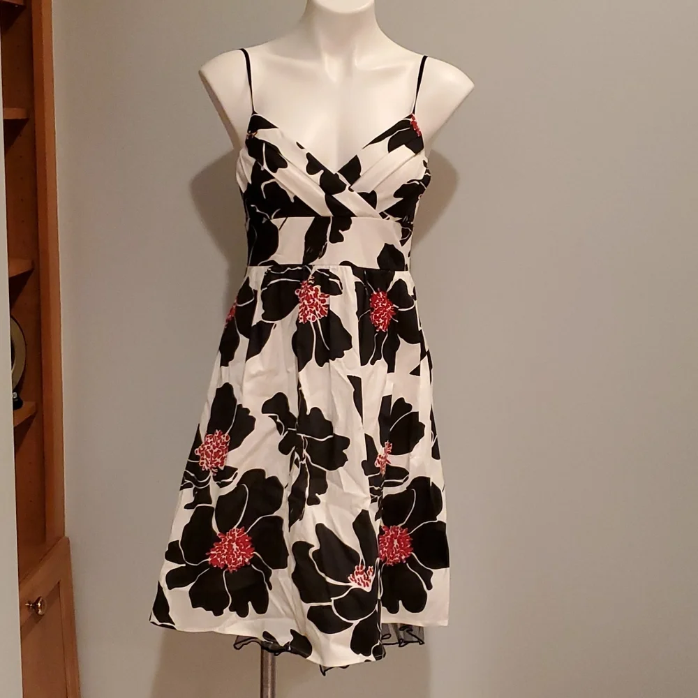 Trixxi Clothing Company White, Brown, and Red Floral Dress Size 7 Juniors - Picture 2 of 10